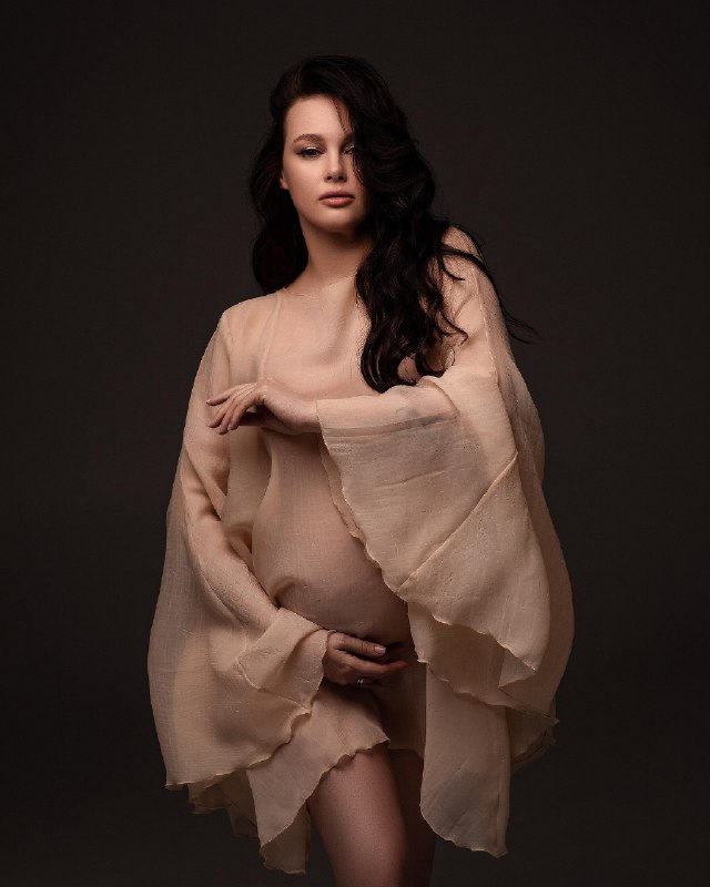 В ожидании чуда: жена Позитива восхитила стильными фото на последнем месяце беременности