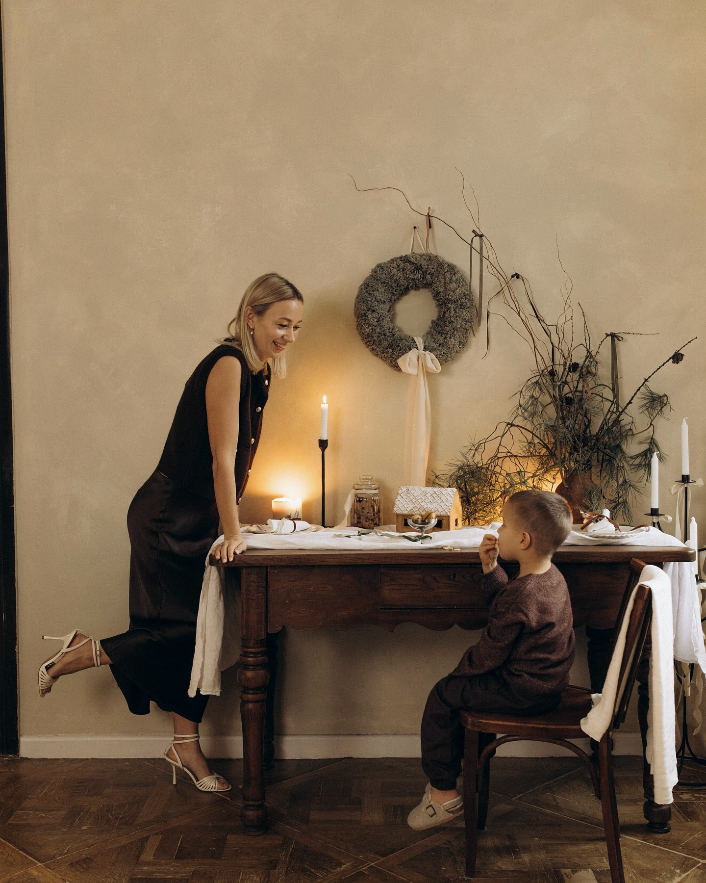 Молодую жену Павлика захейтили за поцелуи с 3-летним сыном в губы: она ответила