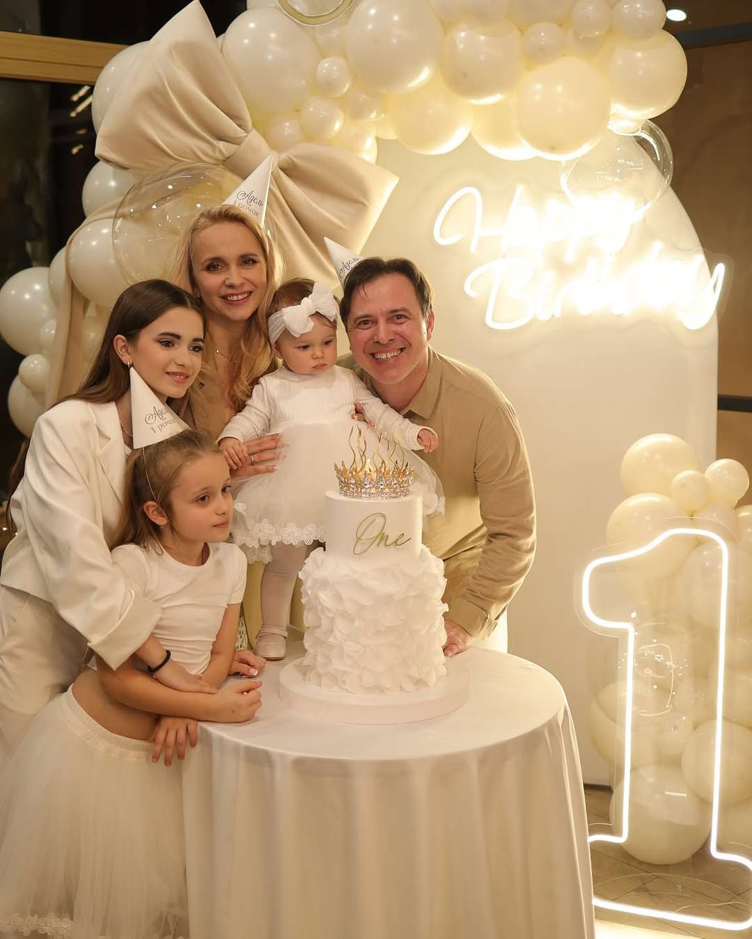 Величезний торт і корона: Лілія Ребрик влаштувала пишне свято для найменшої доньки