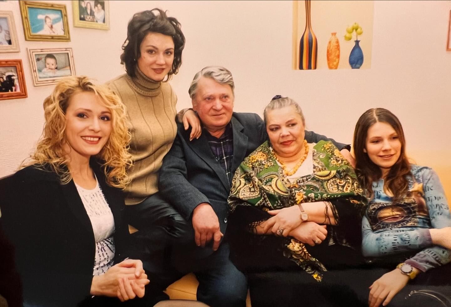 Ольга Сумська зачарувала рідкісними фото покійної мами у її день народження