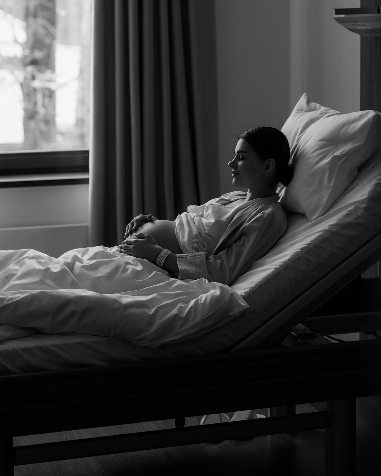 Остапчуки вперше показали новонародженого сина: зворушливі кадри з пологового будинку