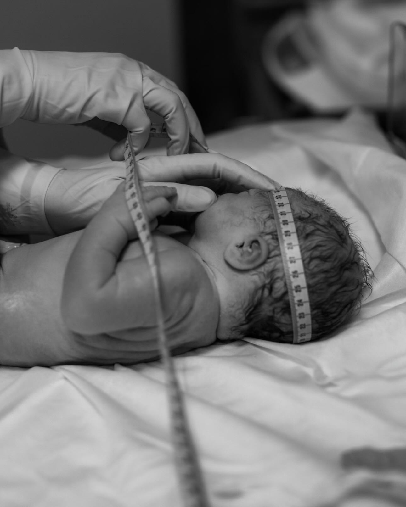 Остапчуки вперше показали новонародженого сина: зворушливі кадри з пологового будинку