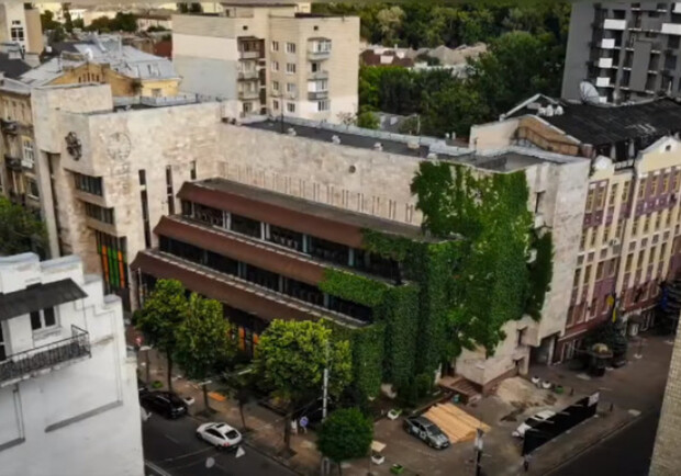 Один из самых известных исторических магазинов Киева превратили в гору мусора: видео