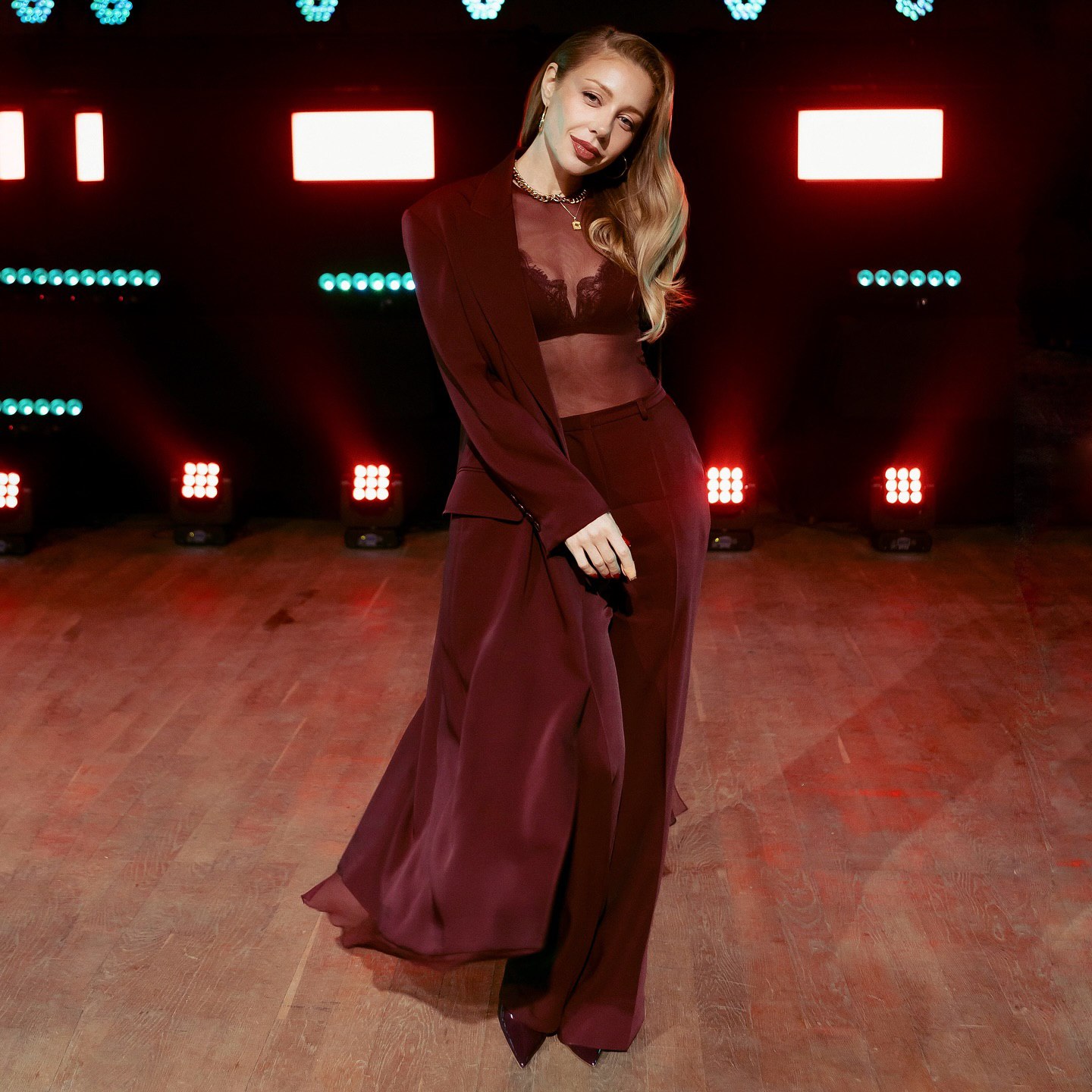 В чем блистать на Рождество и Новый год: Кароль, Ризатдинова, Ребрик и жена Павлика показали праздничные образы