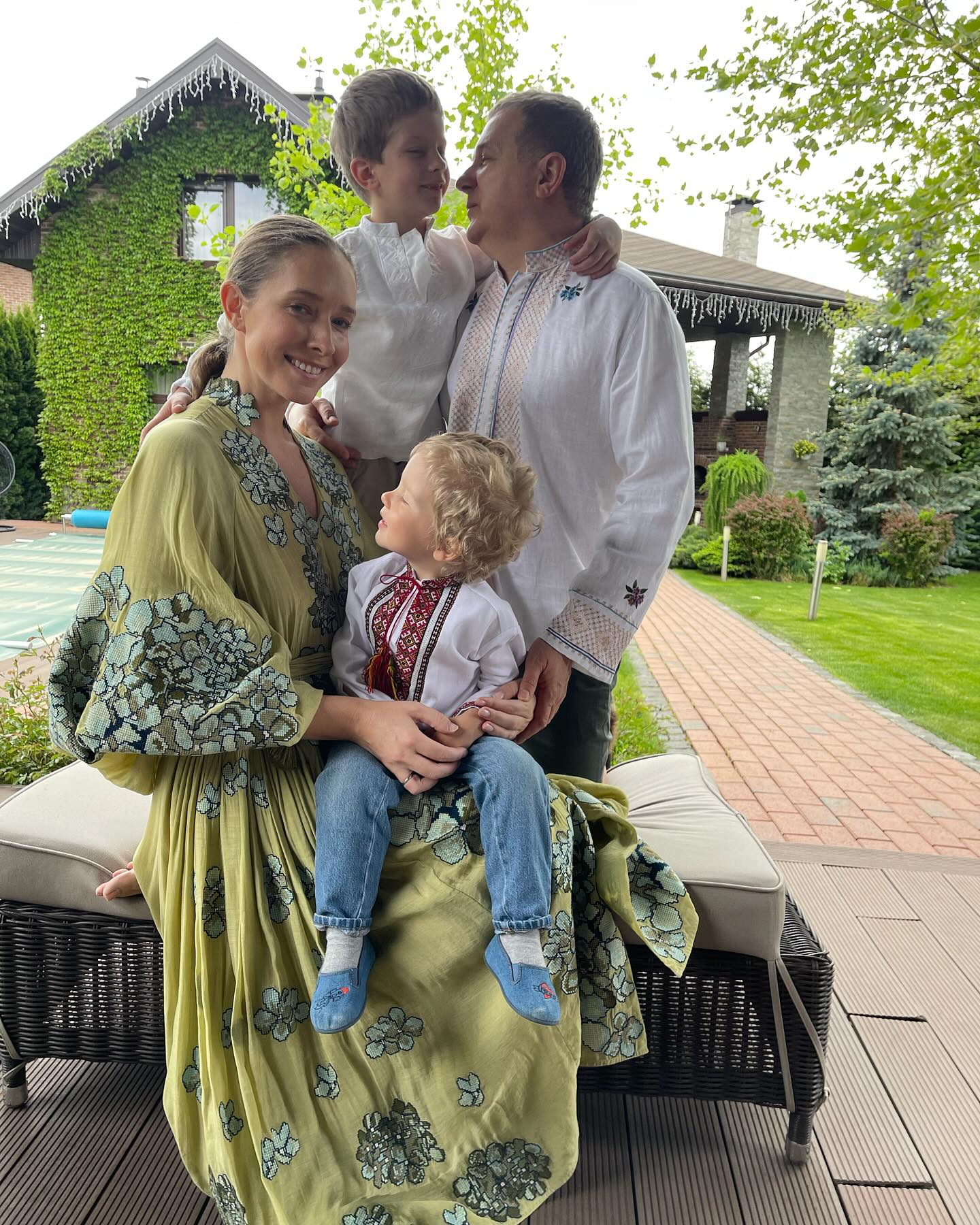 Осадчая поделилась лайфхаком, как все успевать с двумя маленькими детьми