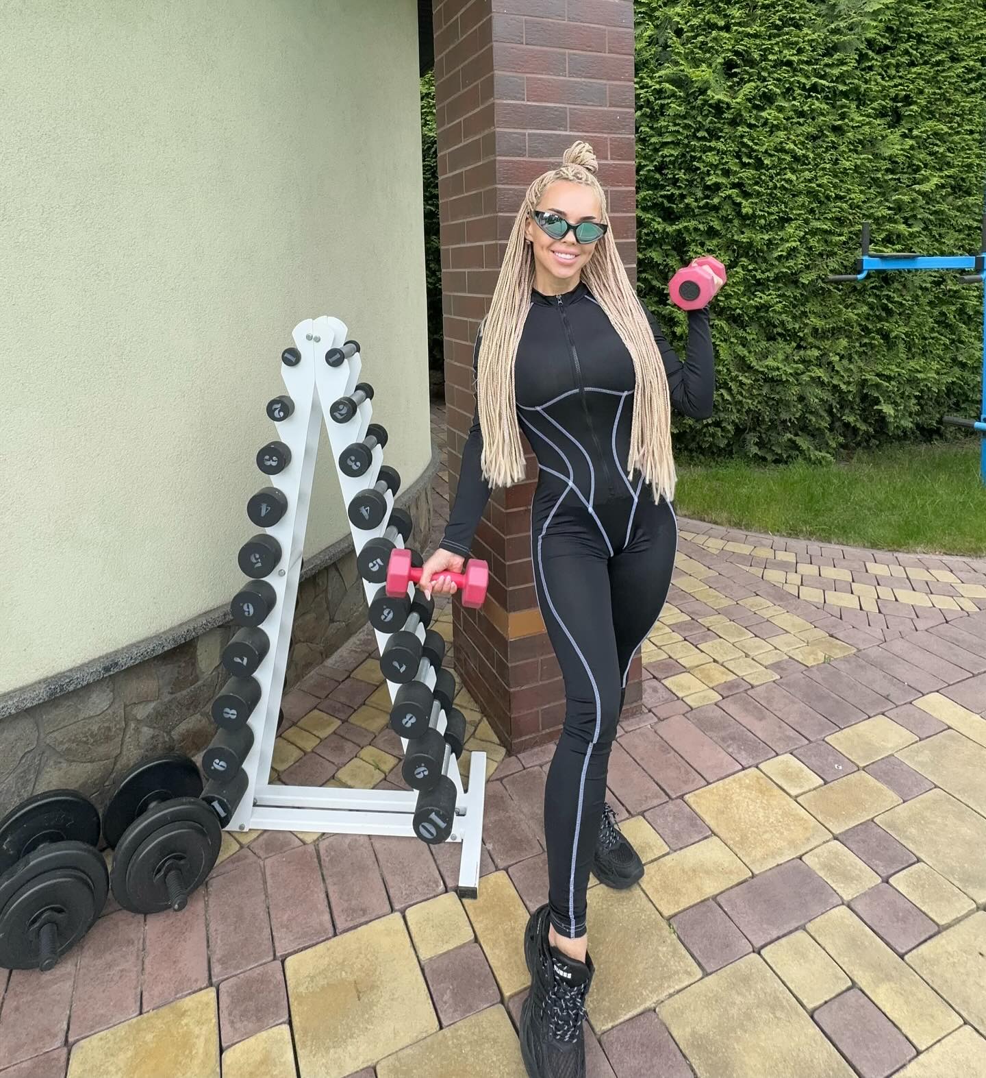 "Это пропаганда лени": известная певица жестко высказалась в адрес alyona alyona и солистки KAZKA