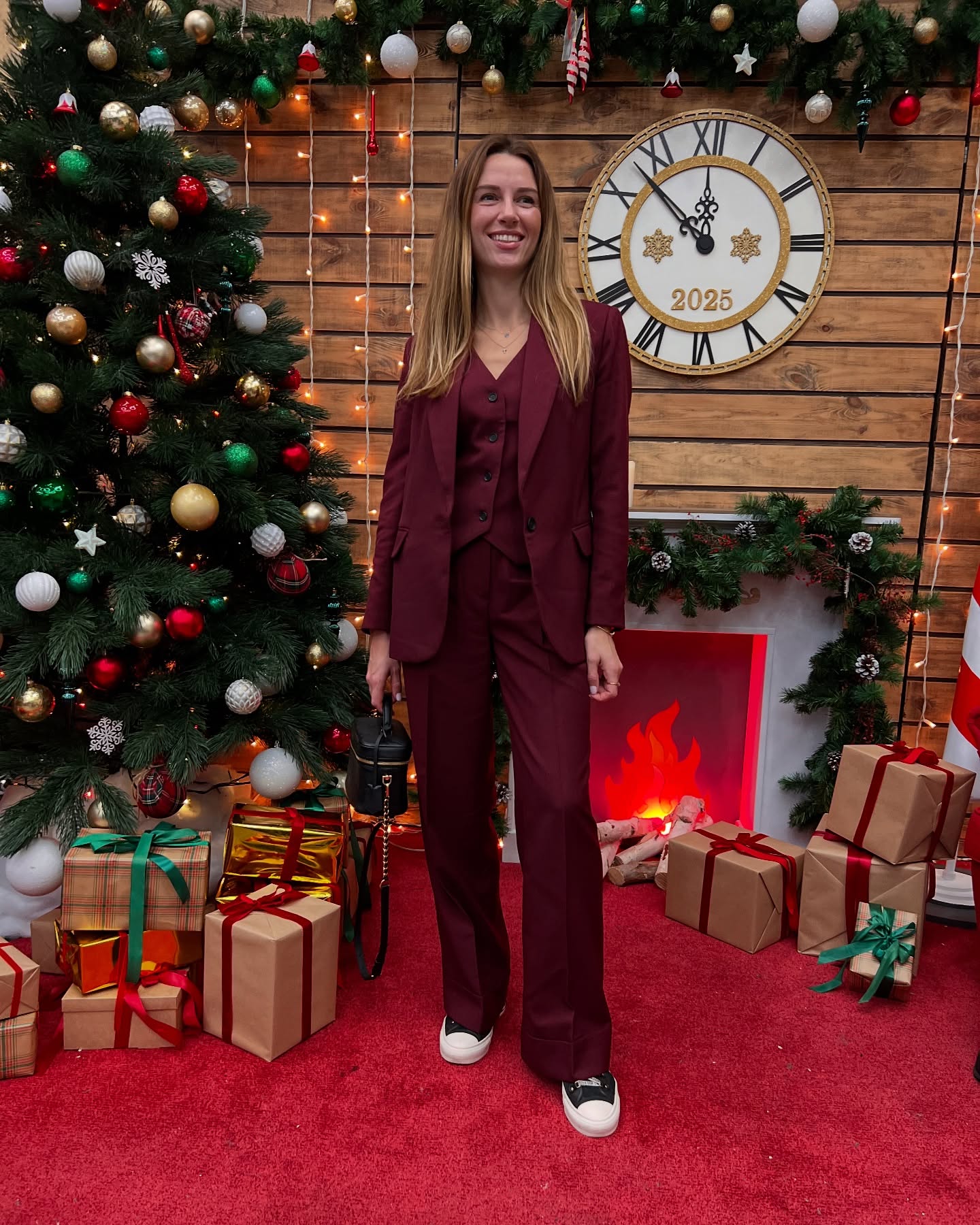 В чем блистать на Рождество и Новый год: Кароль, Ризатдинова, Ребрик и жена Павлика показали праздничные образы