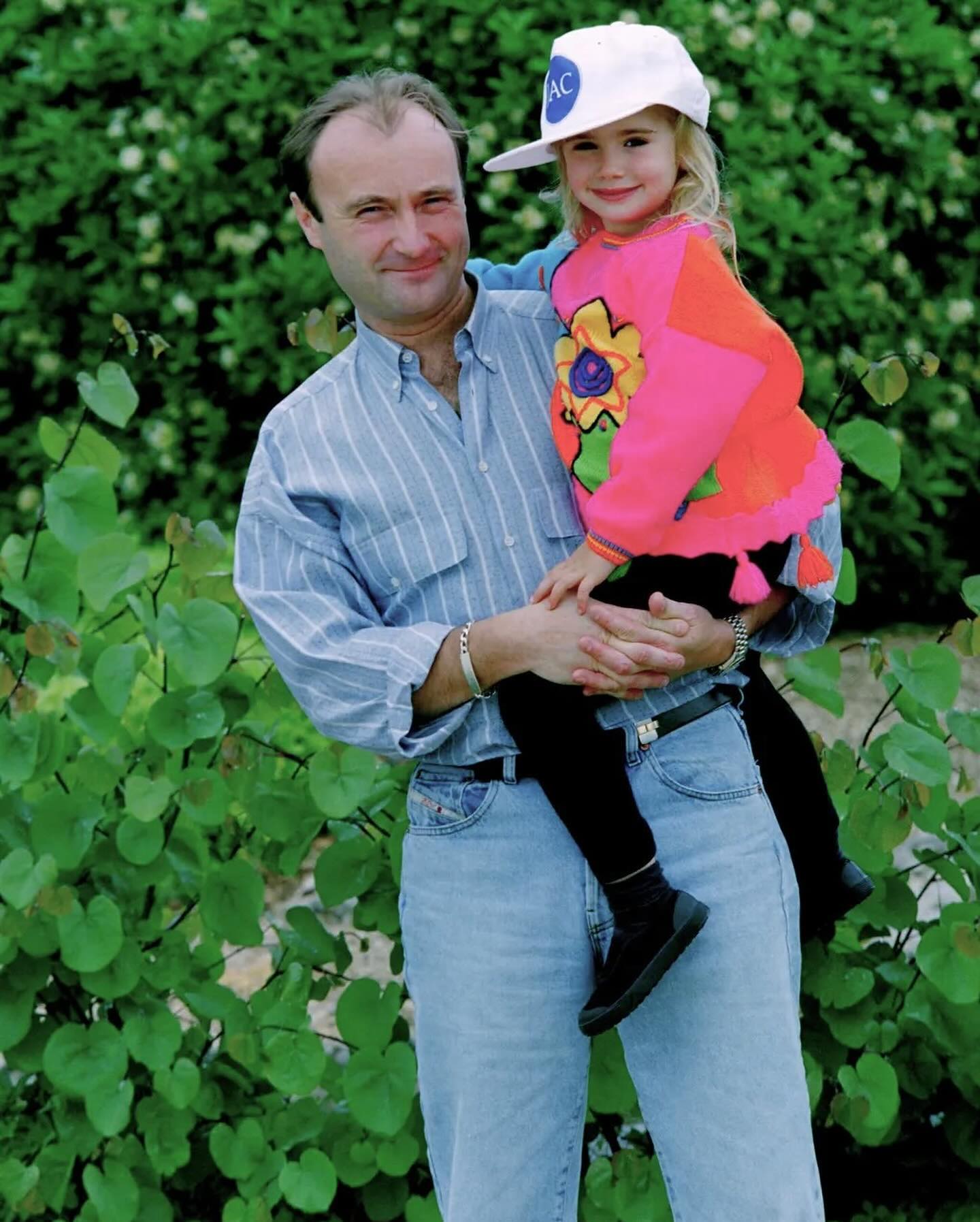 Зустрічалася з Крісом Евансом та підтримала Україну: невідомі факти про зірку "Емілі в Парижі"