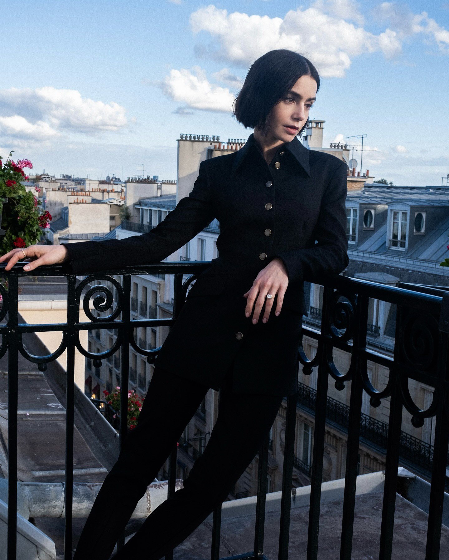 Зустрічалася з Крісом Евансом та підтримала Україну: невідомі факти про зірку "Емілі в Парижі"