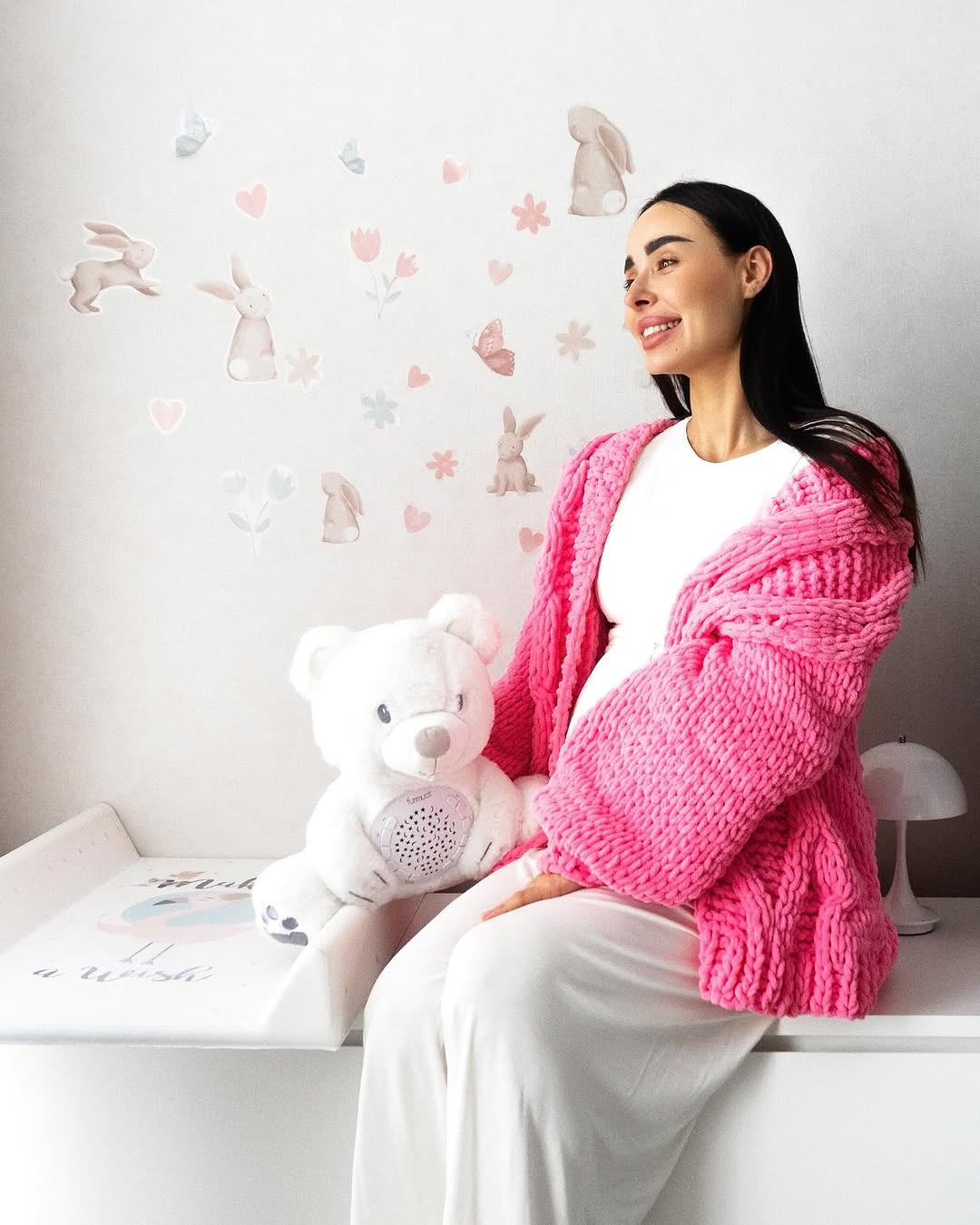 Зірка "Голосу країни" стала мамою і показала перше фото з новонародженою донькою