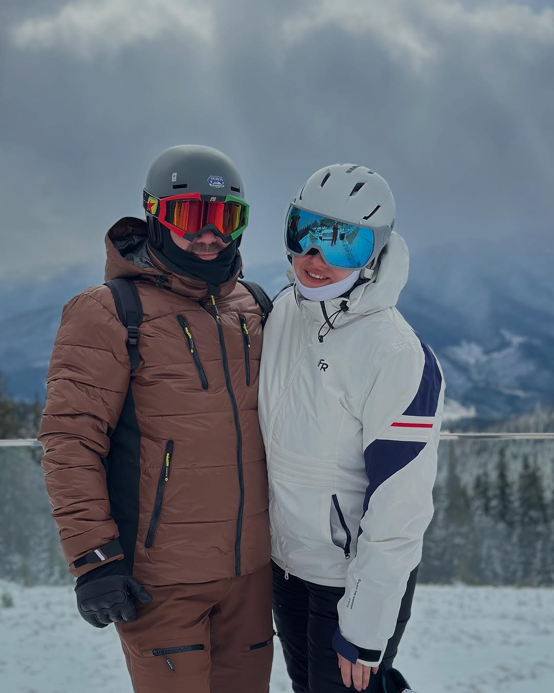 Соломия Витвицкая умилила новыми фото с женихом-военным на фоне заснеженных пейзажей