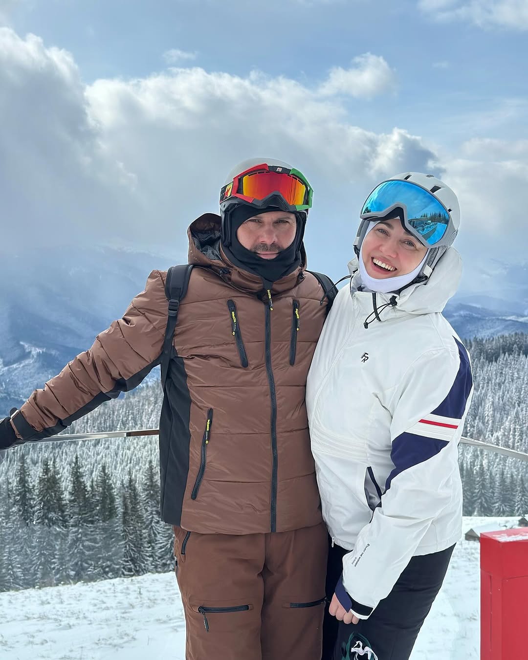 Соломия Витвицкая умилила новыми фото с женихом-военным на фоне заснеженных пейзажей