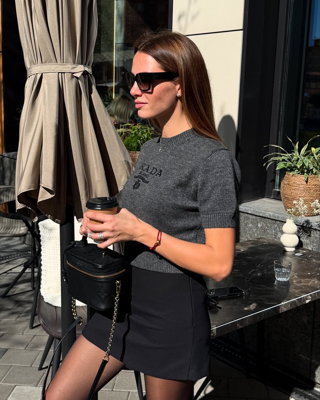 Юбка мини и высокие сапоги: жена Решетника показала стильный "лук" на весну