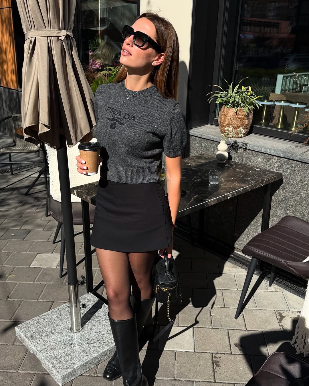 Юбка мини и высокие сапоги: жена Решетника показала стильный "лук" на весну