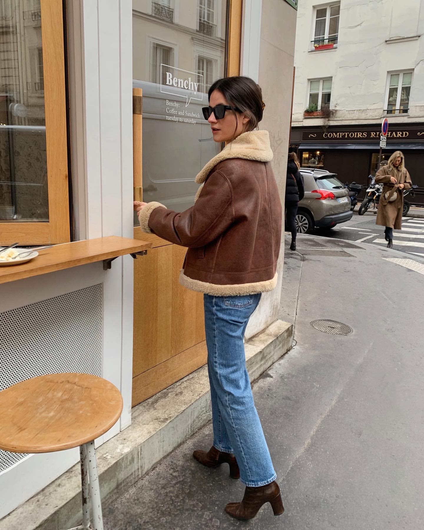 Дублянка-авіатор - найтрендовіша річ на осінь та зиму 2024-2025: з чим її носити