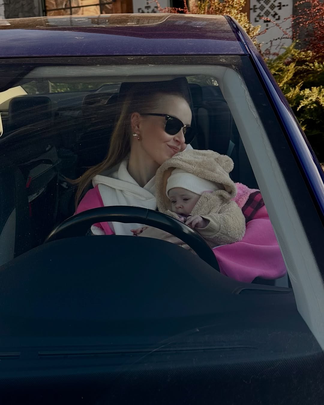 Звезда "Кріпосної" впервые показала лицо 4-месячной дочки: на кого она похожа