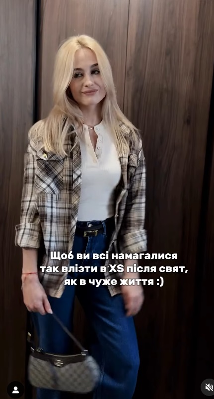 Как носить джинсы зимой: Анастасия Цимбалару показала стильные образы, которые сможет повторить каждая