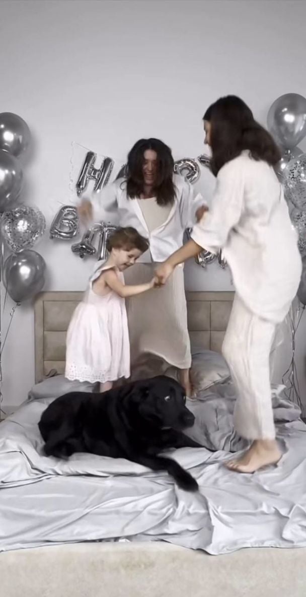 Могилевская впервые показала лицо 4-летней дочери и посвятила песню любимому (видео)