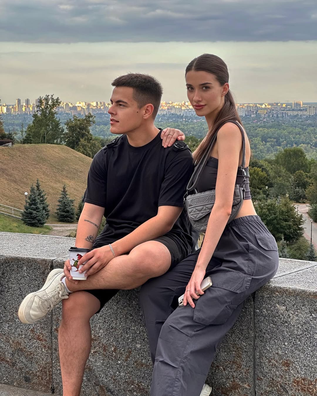 Звезда "Х-Фактора" Волканов засветился с возлюбленной, которую скрывал три года