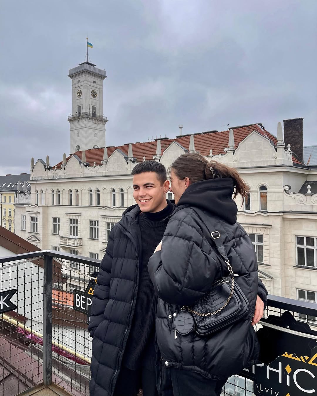 Звезда "Х-Фактора" Волканов засветился с возлюбленной, которую скрывал три года