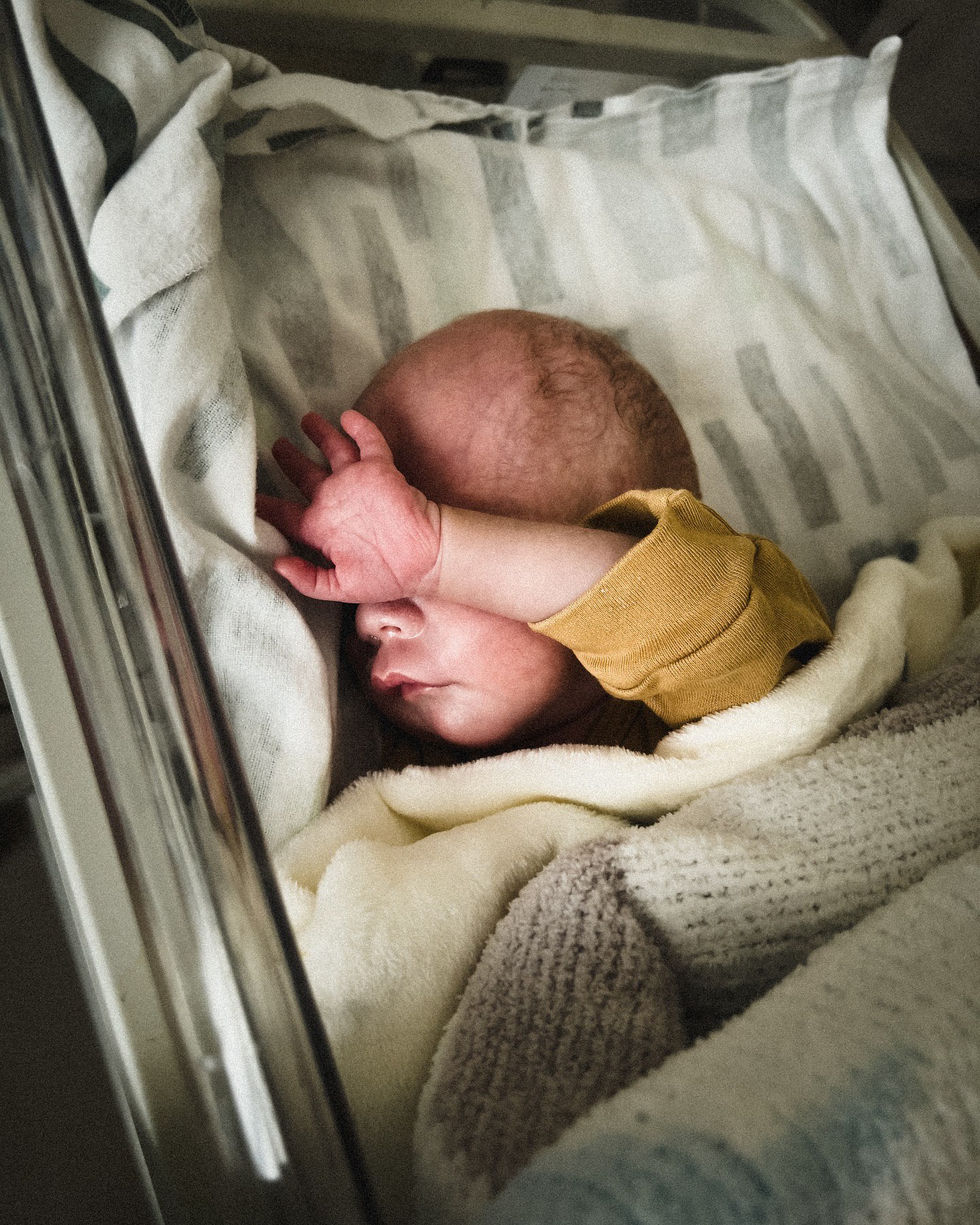 Звезда "Холостяка" показала новорожденного сына: милые фото