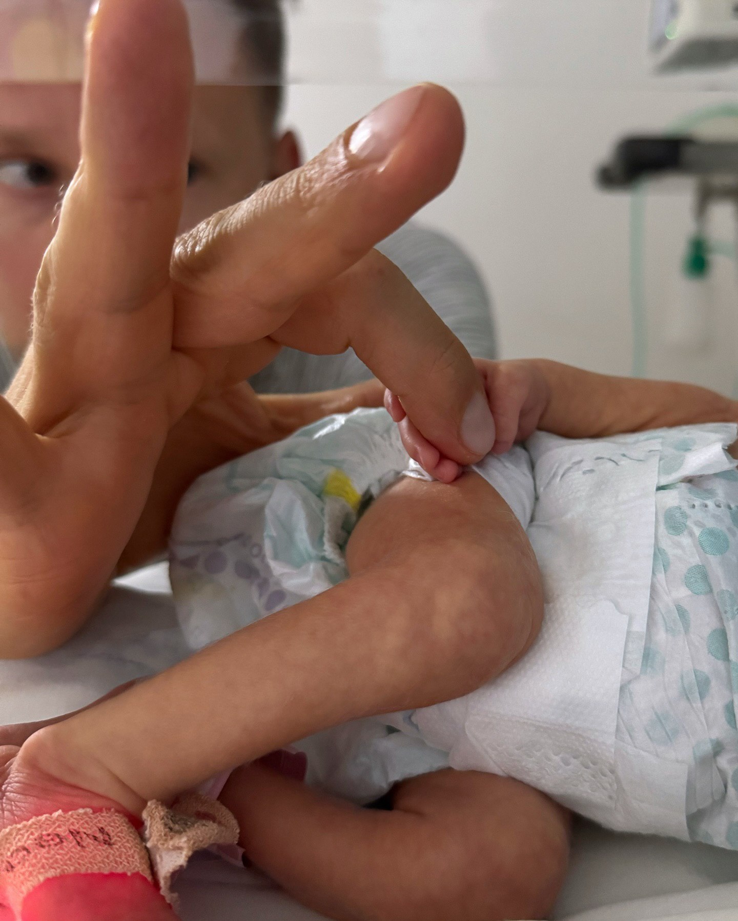 Звезда "Холостяка" показала новорожденного сына: милые фото