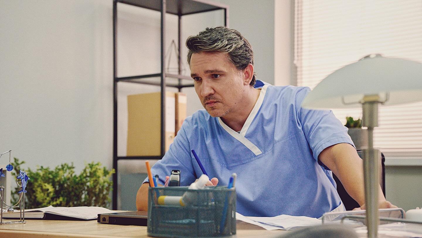 Відомий український актор втретє став батьком: фото та подробиці