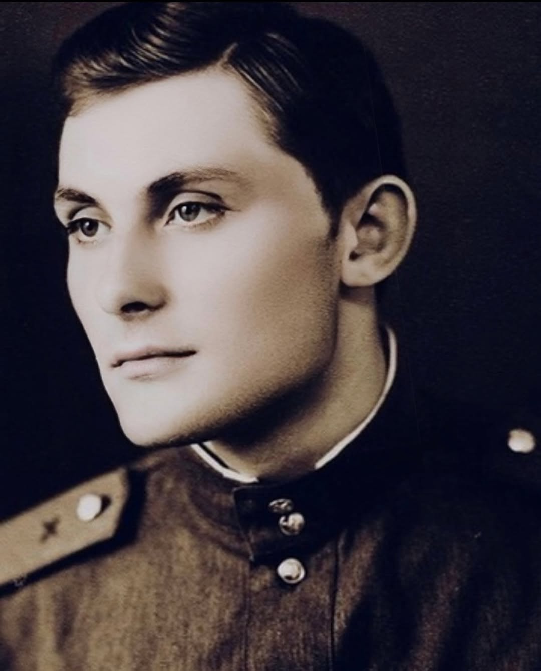 Олена Мозгова показала молодого батька на архівному фото