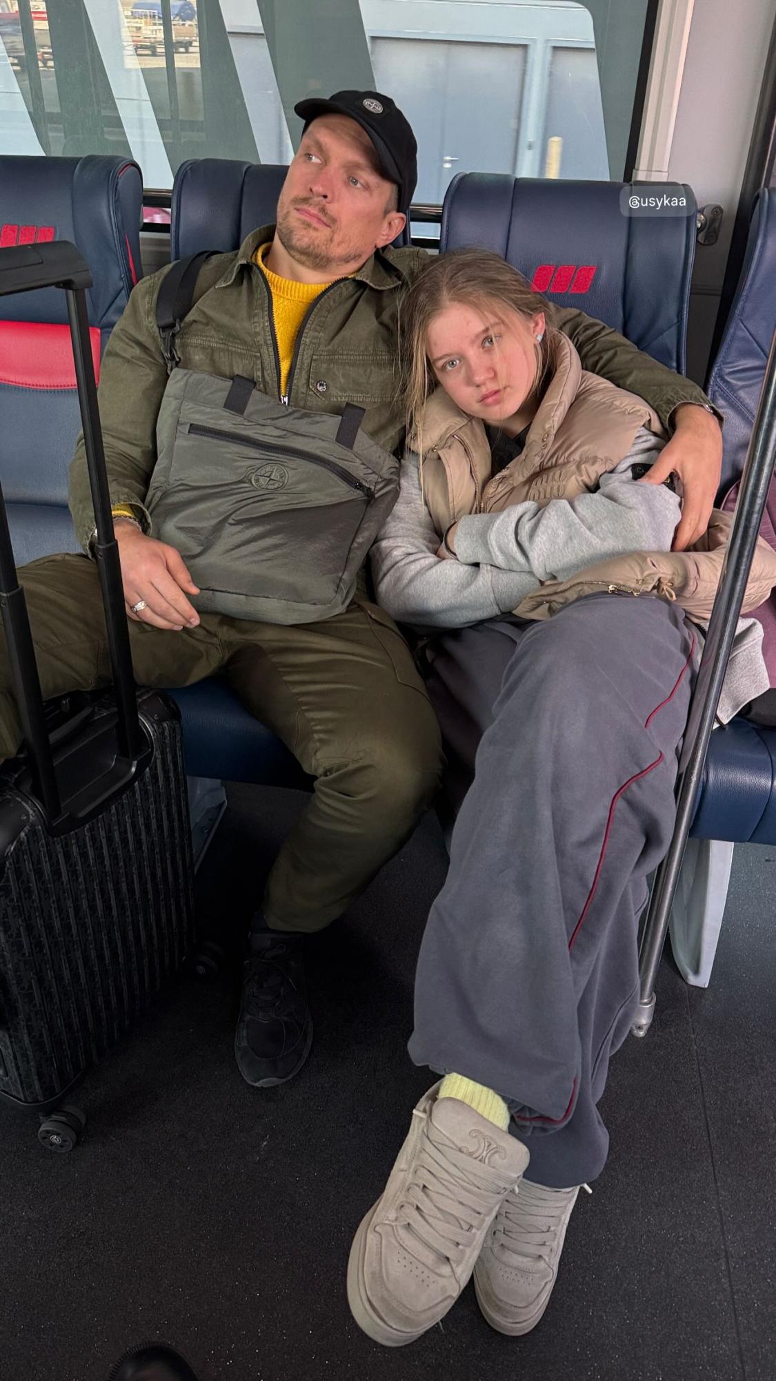 Дружина Усика замилувала новими фото з боксером