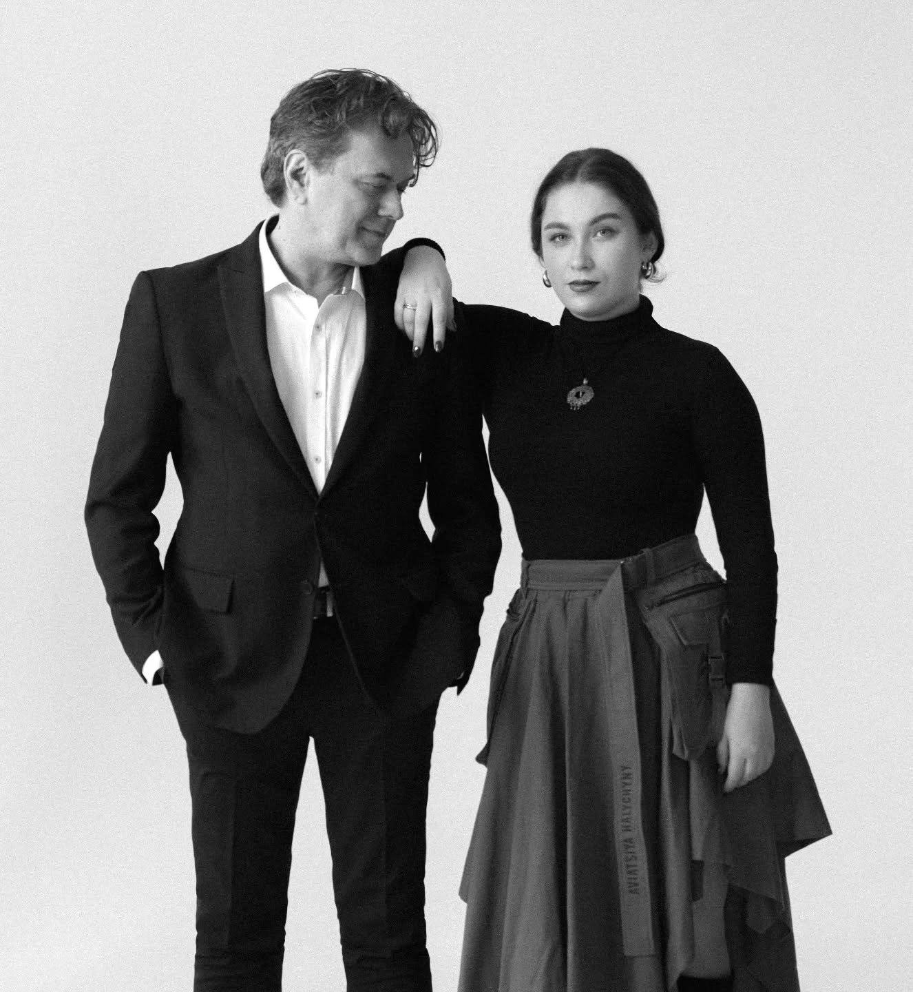 Остап Ступка вперше за довгий час показав романтичне фото з молодшою на 34 роки обраницею