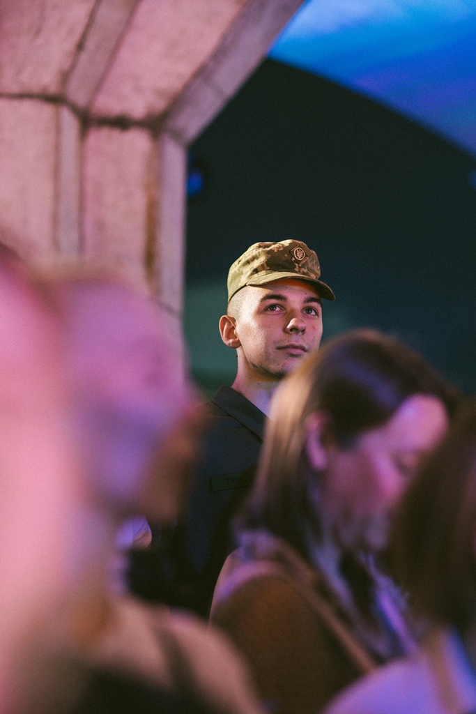 Макс Барских впервые с начала войны спел в Киеве: фото с необычного концерта