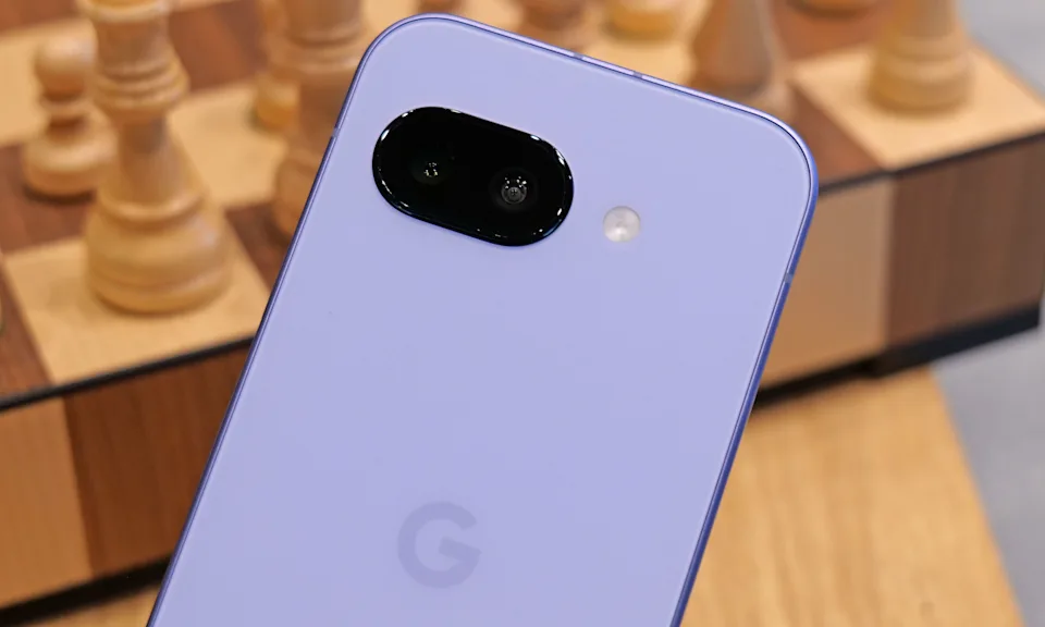 Новий хіт? Цей смартфон середнього класу може "знищити" iPhone 16e вже у 2025 році