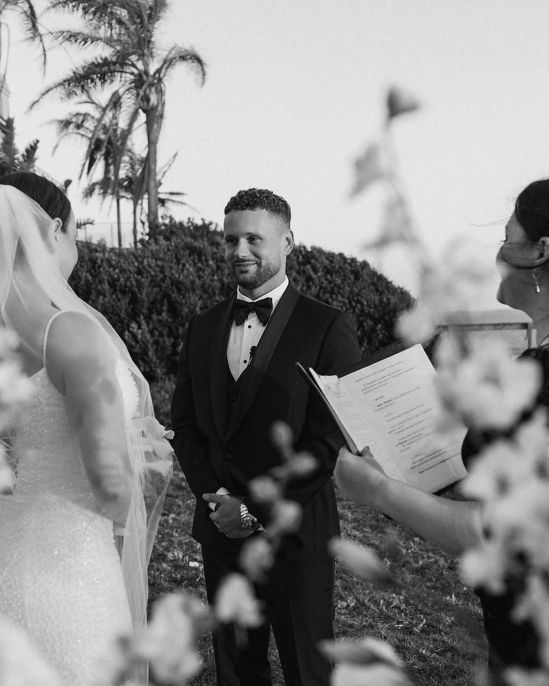 Звезда "Холостяка" вышла замуж на берегу океана: фото и видео роскошной свадьбы