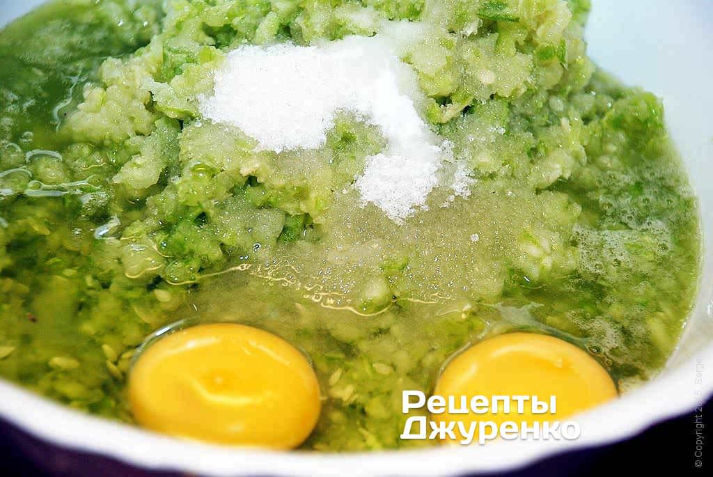 Кулинар раскрыл секрет вкуснейших кабачковых оладий: подавать только так!