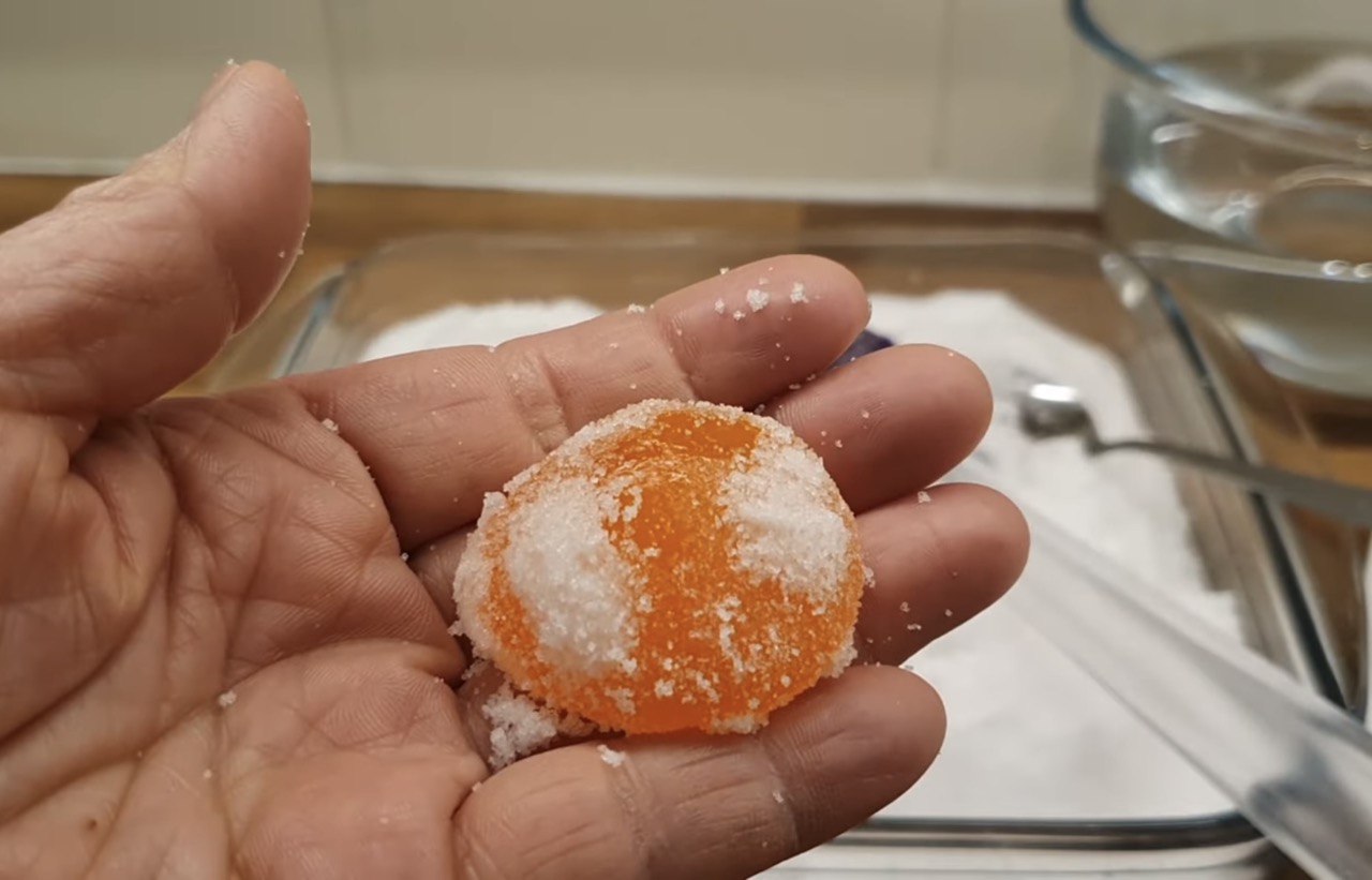 Це готують професійні кухарі світу: як засолити жовток та у які страви додати