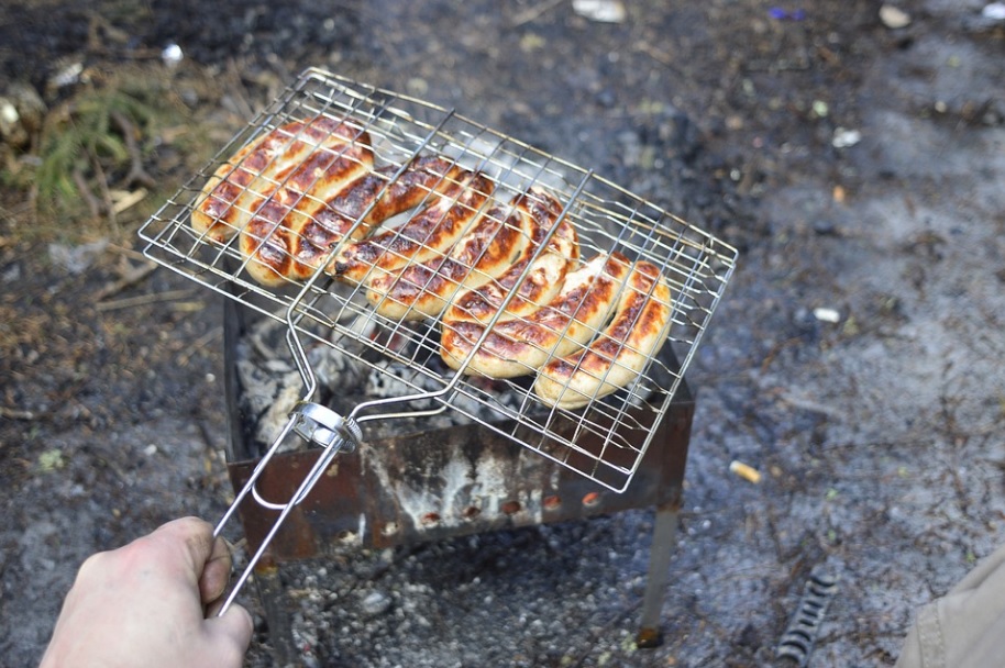 Мы готовим сосиски неправильно. Вот как нужно это делать
