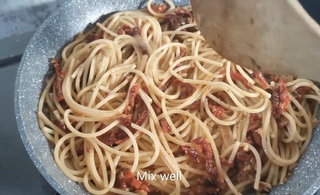 Вечеря всього за 15 хвилин: як приготувати смачну пасту для усієї родини