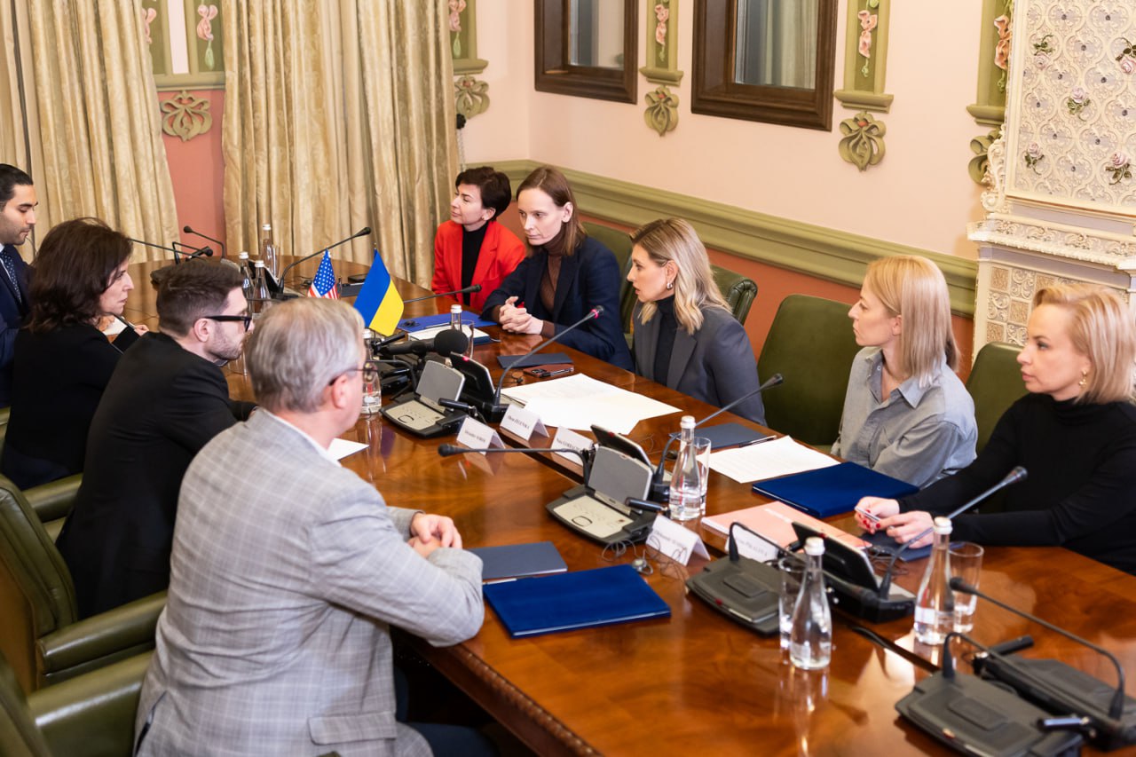 Олена Зеленська у стриманому образі заговорила про стійкість українських дітей (фото)