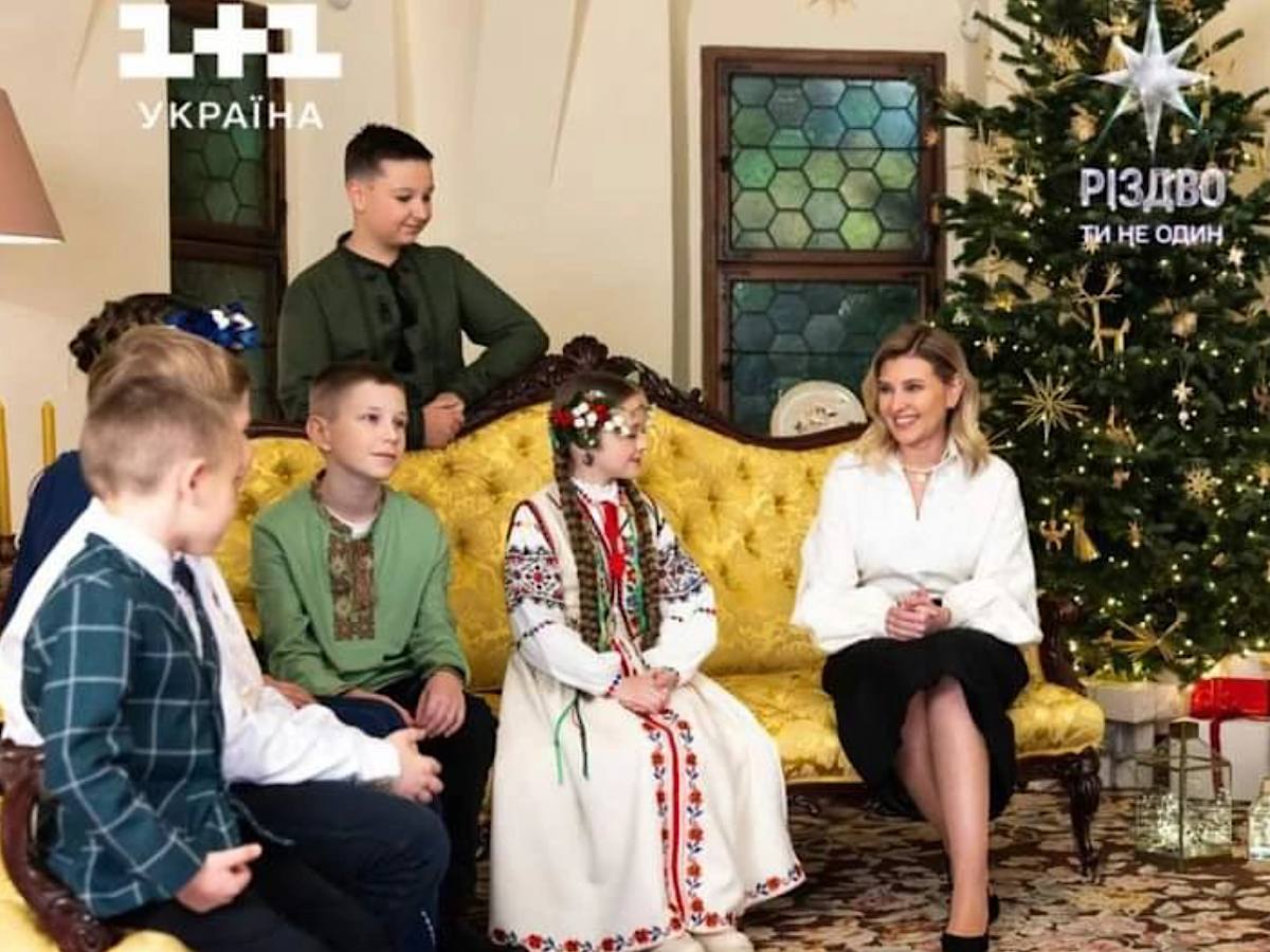 Олена Зеленська у ніжному вбранні привітала українців з Різдвом