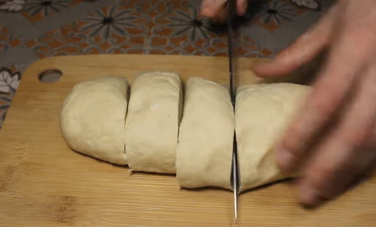 Просто та швидко: рецепт приготування смачних пиріжків з м'ясом на сковорідці