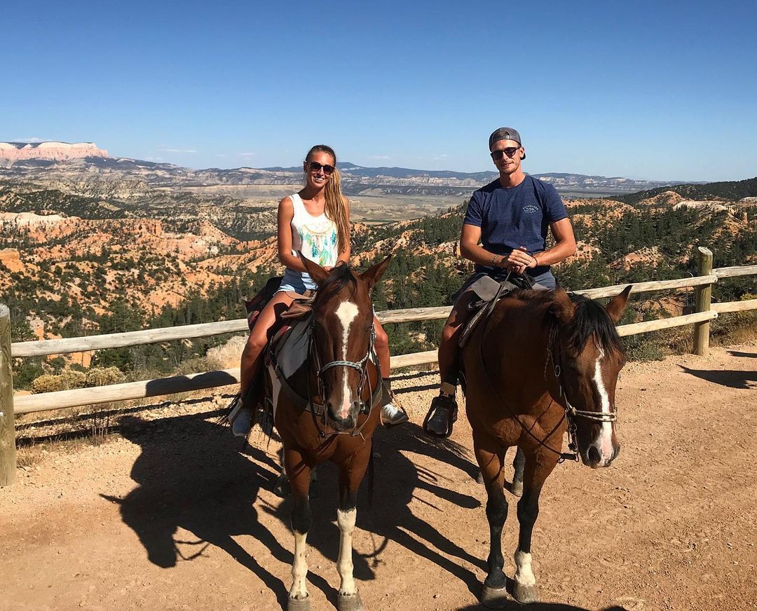 Спортсмен-серфингист: как выглядит родной брат Кати Осадчей (фото)