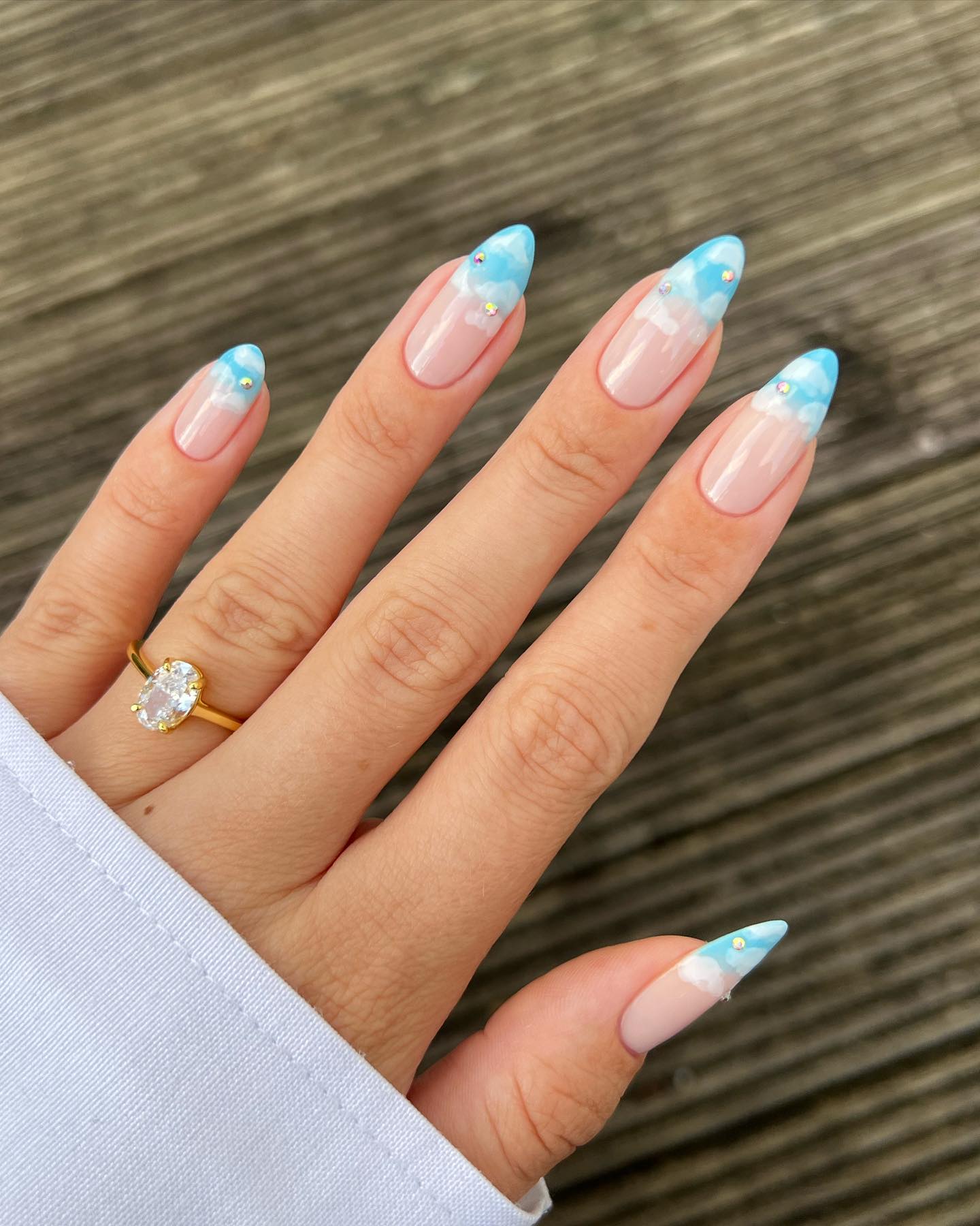 Трендовий манікюр на осінь: 7 ідей стильного "френча" з яскравими кінчиками