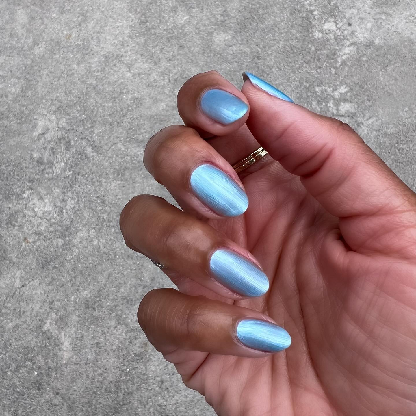 Модні кольори осені та зими: який манікюр зробити у 2024 році