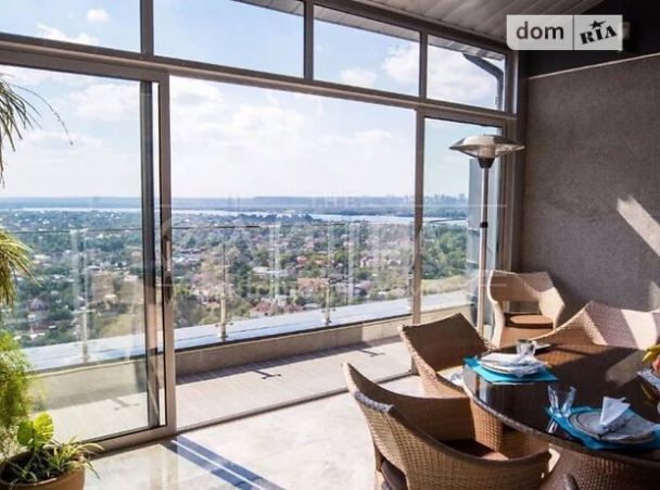 С личным лифтом за 230 миллионов. В Киеве продают люксовую 5-комнатную квартиру (фото)