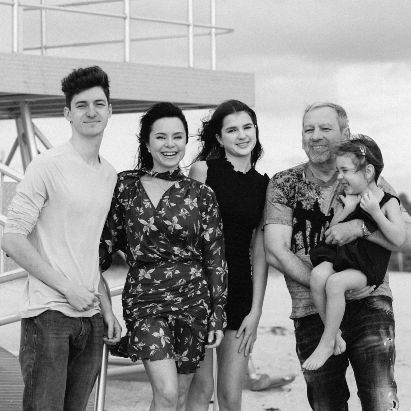 Лилия Подкопаева умилила новым фото с мужем и детьми в стильных вышиванках