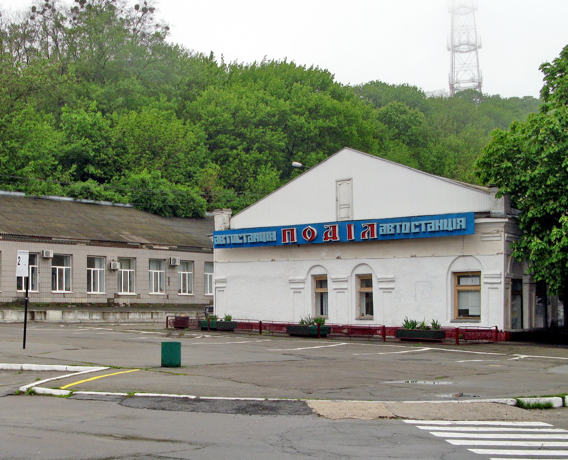 Высотка или ТРЦ? Стала известна судьба легендарной автостанции "Подол"