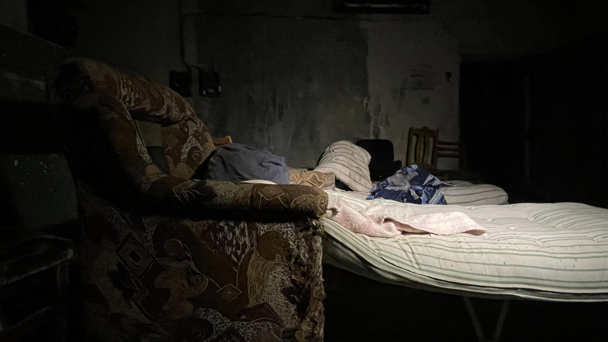 Электрические кабели и противогазы: появились новые фото из пыточной камеры оккупантов в Изюме