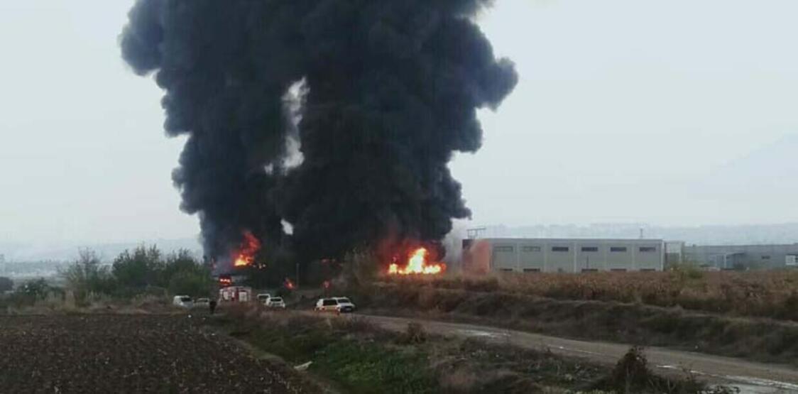 У Туреччині сталася потужна пожежа: горить хімічний завод