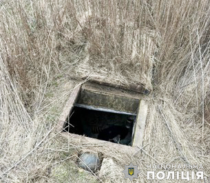 Закрыл рот и вел без обуви. Под Николаевом мужчина похитил девочку и держал в землянке