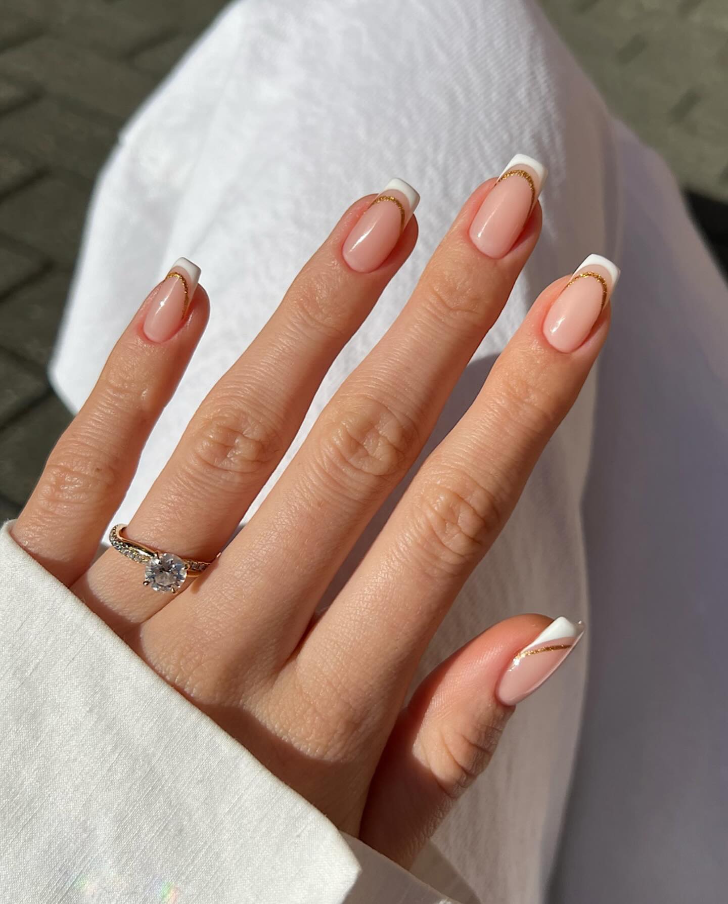 Ідеї модного манікюру на Новий рік 2025: святкові варіанти на короткі та довгі нігті